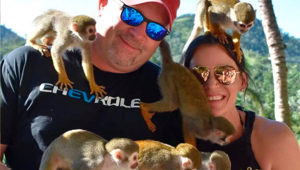 couple enjoying their day at MonkeyLand in the DR